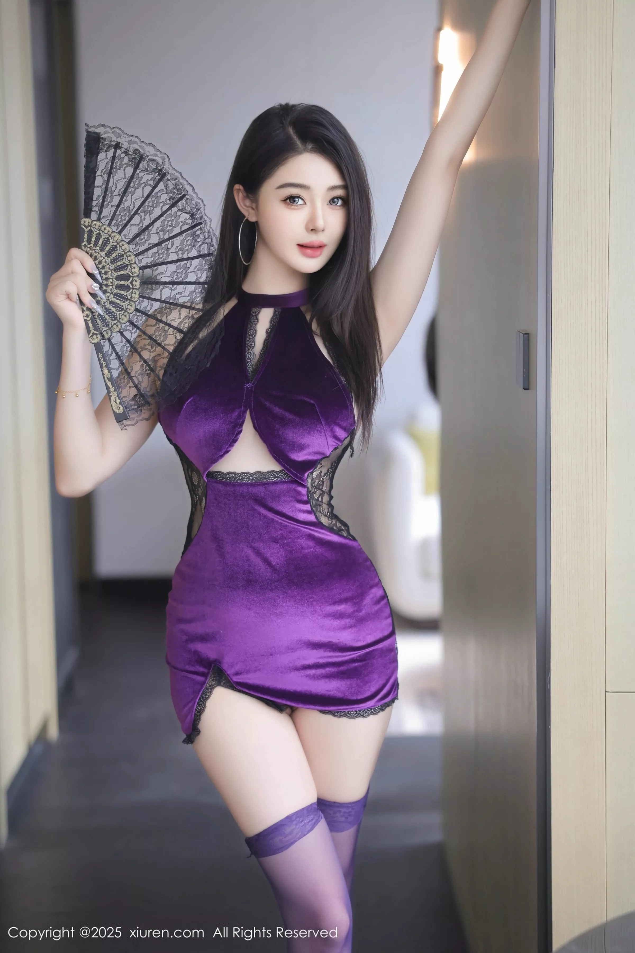 Candy糖糖性感紫色连衣短裙配紫色丝袜秀丰腴身姿绝美写真81P