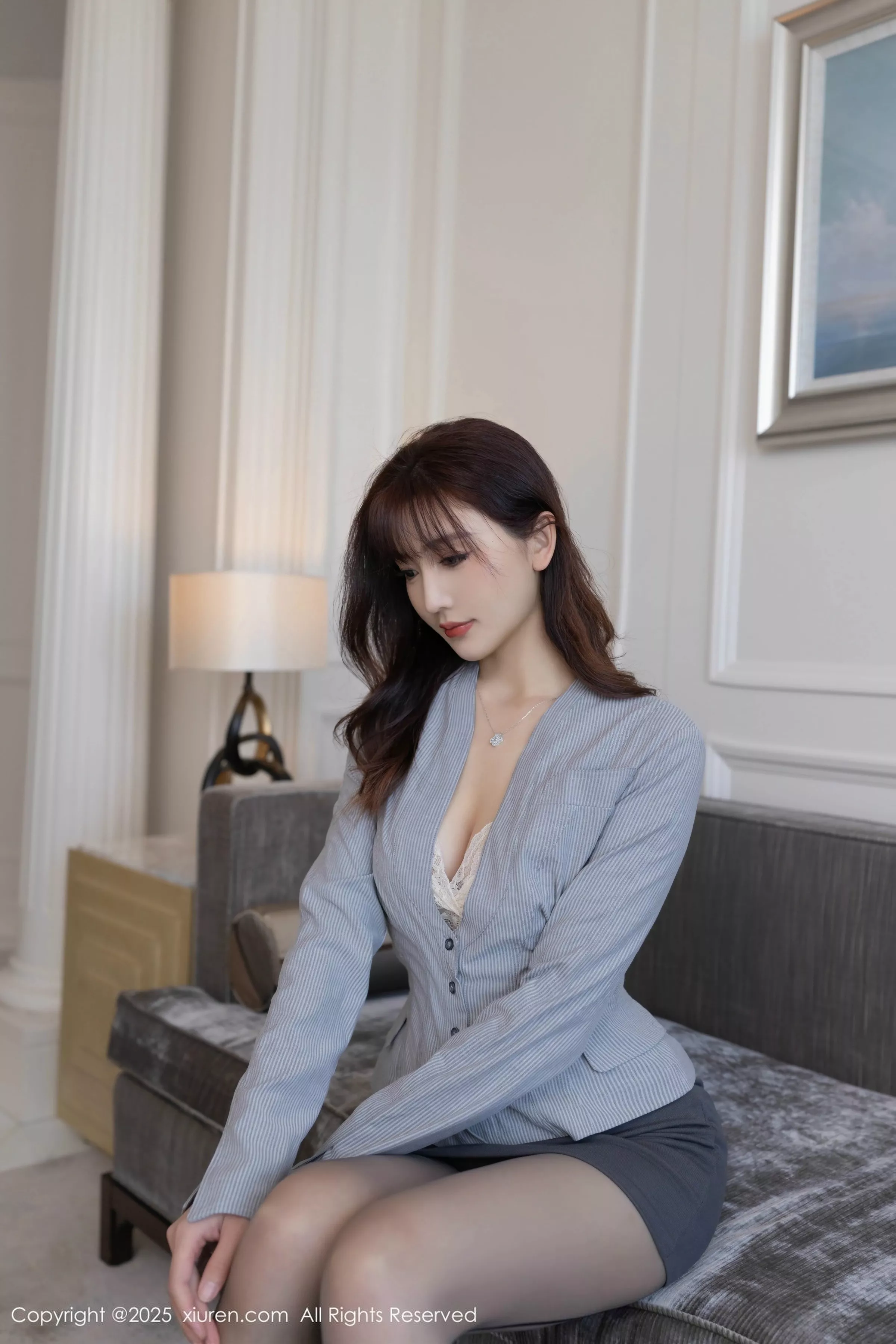 陆萱萱性感灰色OL服饰露白色内衣配超薄黑丝秀美腿绝美写真80P 8