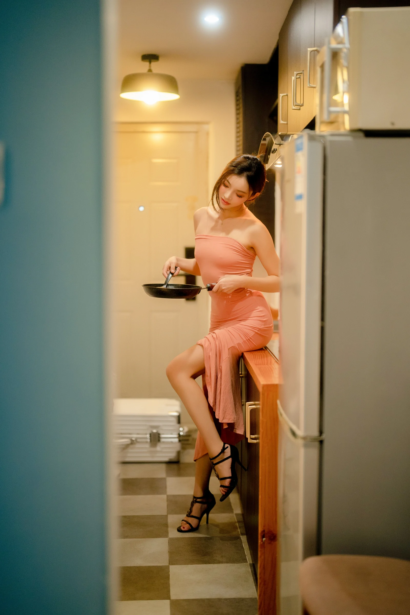 秀人付费 加朵babe 诱人私拍福利 私家厨房102P 5