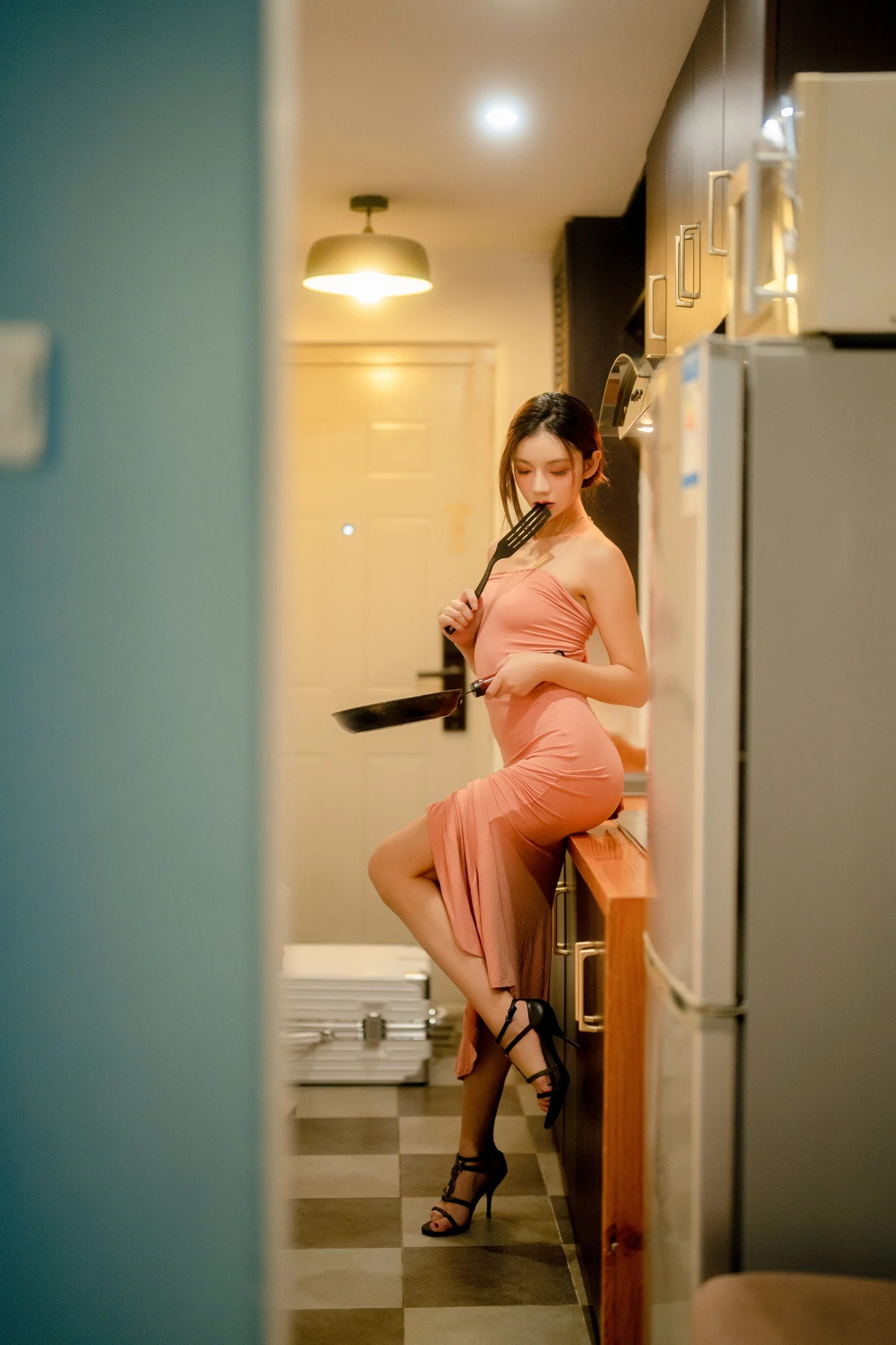 秀人付费 加朵babe 诱人私拍福利 私家厨房102P 6