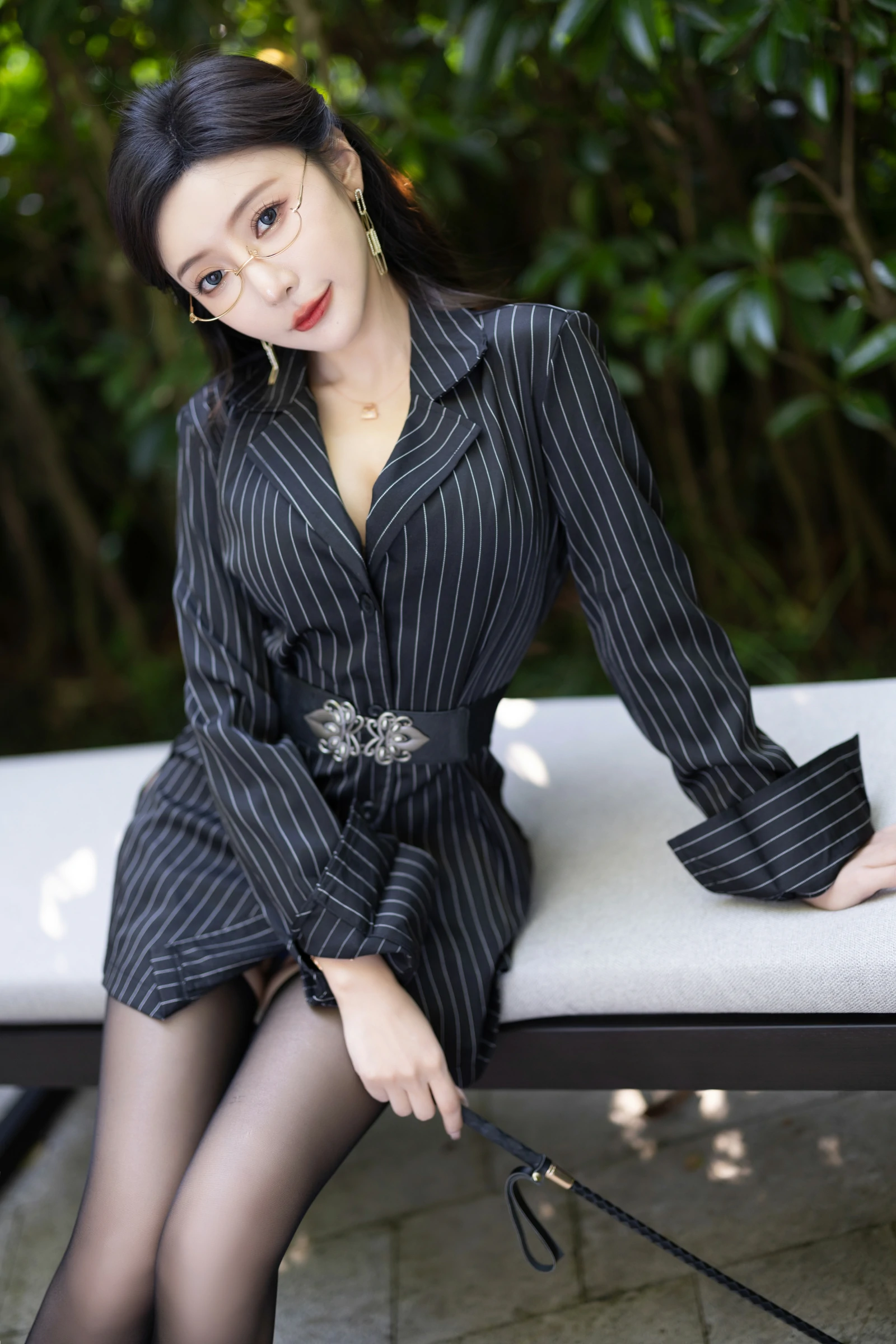 秀人付费 王馨瑶Yanni 诱人私拍福利 黑色条纹西服的御姐103P 3