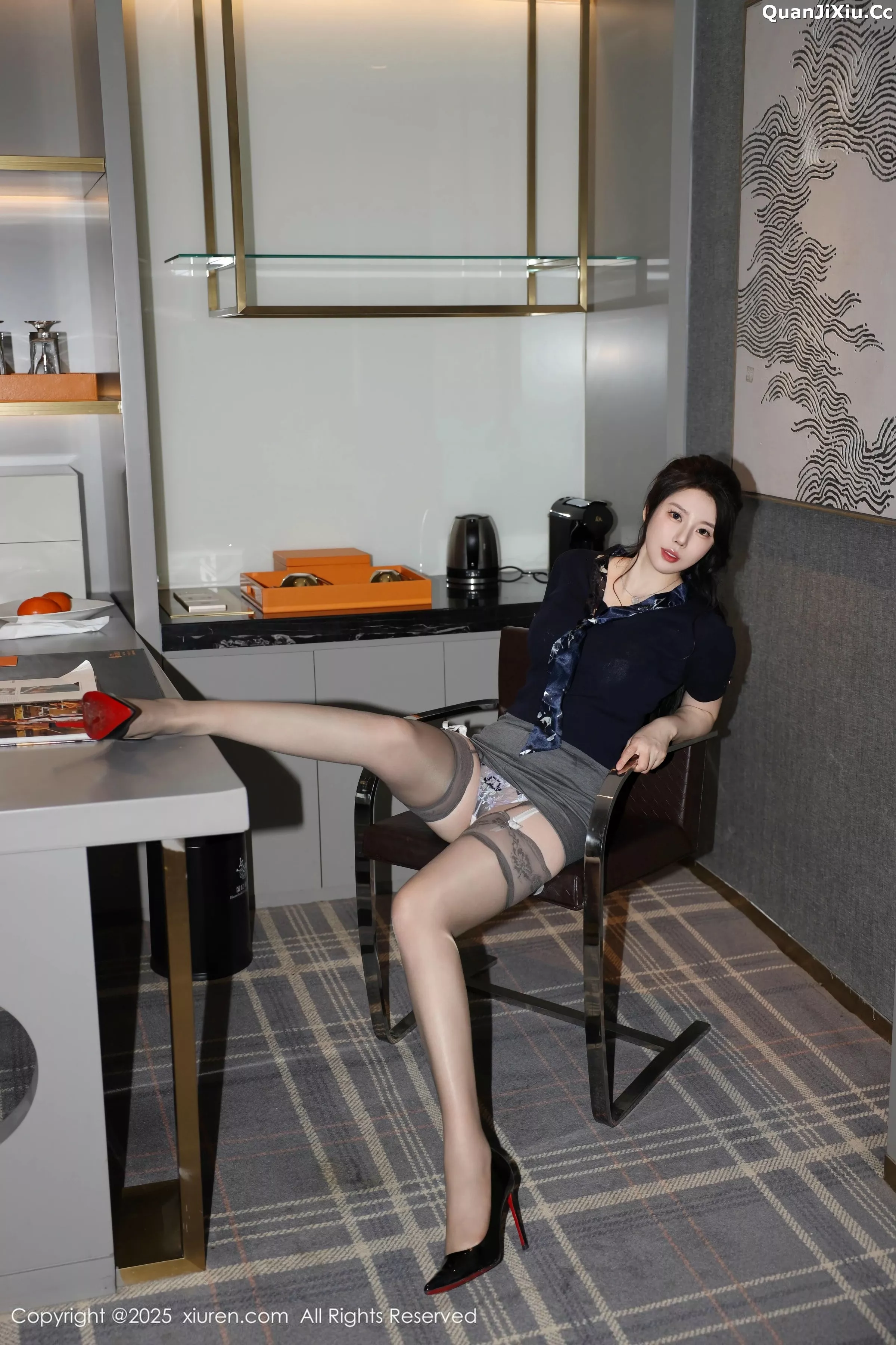 白茹雪abby性感黑色OL服饰配灰丝吊袜秀丰腴身材绝美写真70P 8