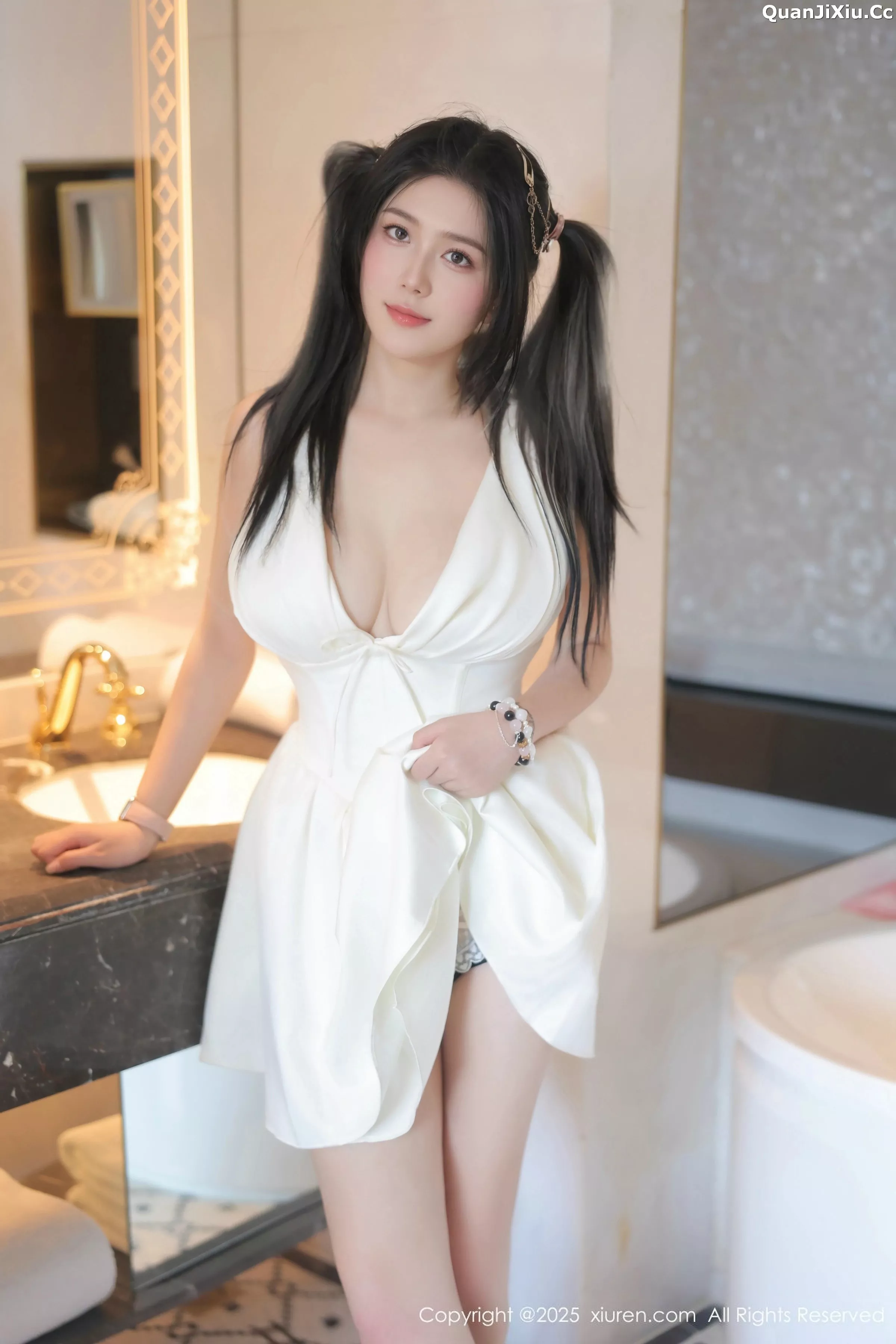 诺诺Hsu白色连衣裙露粉色情趣内衣秀丰腴身材绝美写真40P 4
