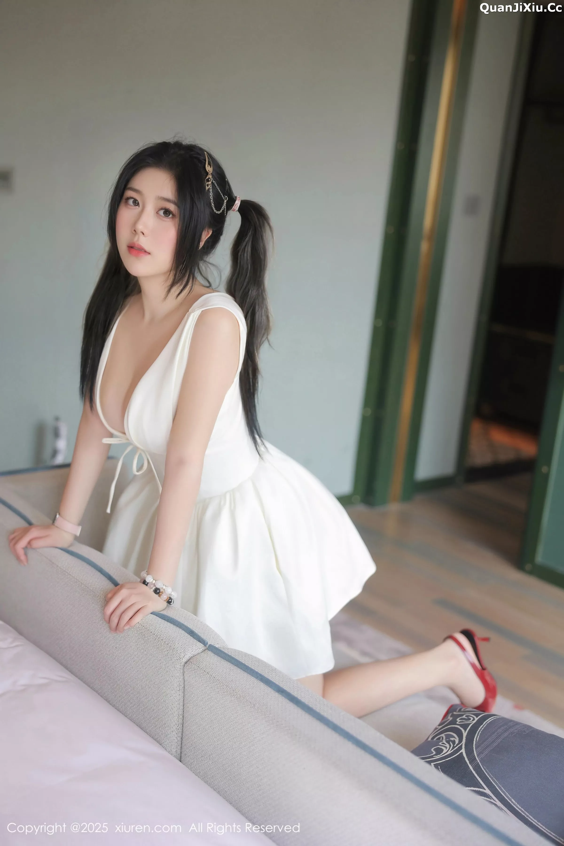 诺诺Hsu白色连衣裙露粉色情趣内衣秀丰腴身材绝美写真40P 7