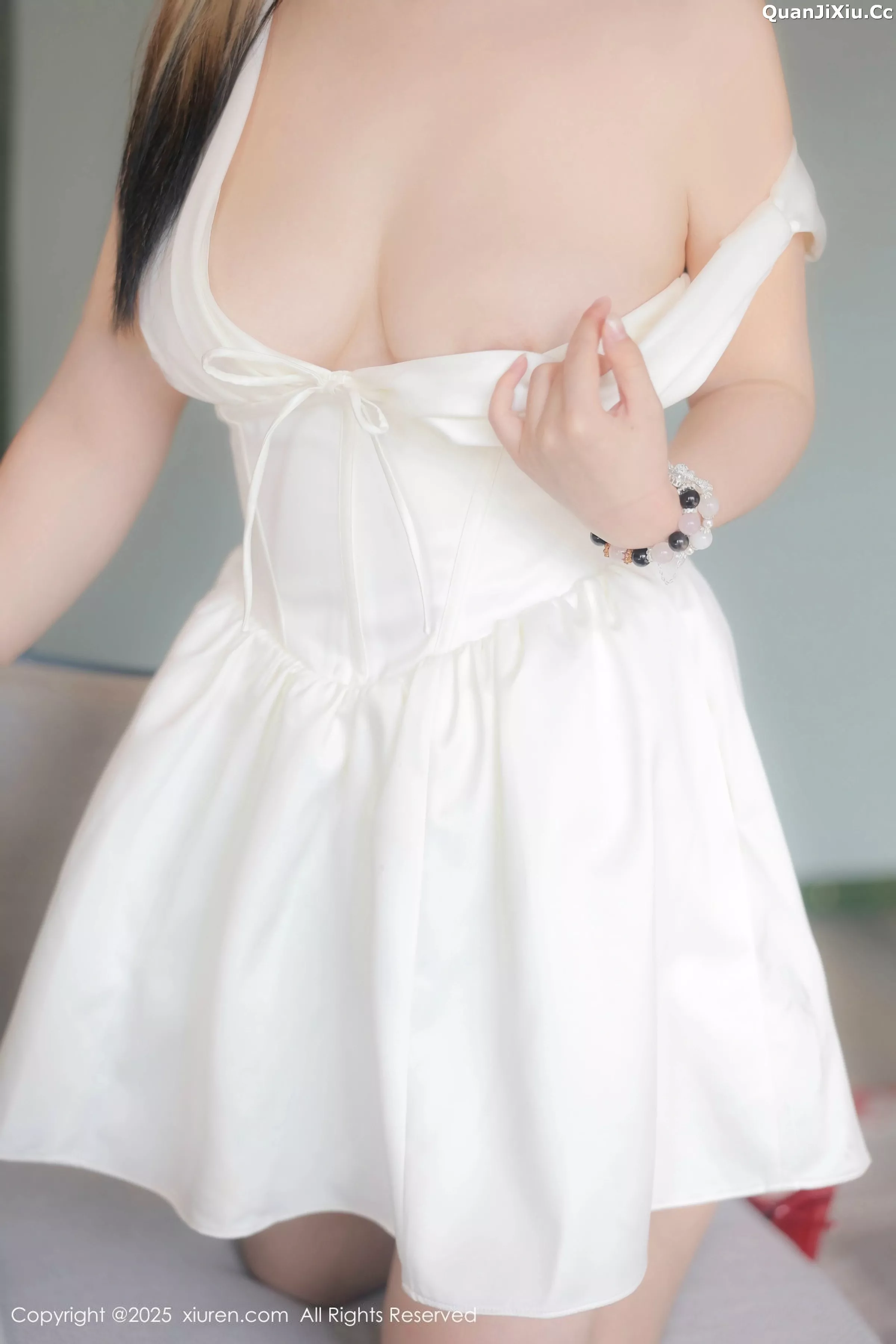 诺诺Hsu白色连衣裙露粉色情趣内衣秀丰腴身材绝美写真40P 8