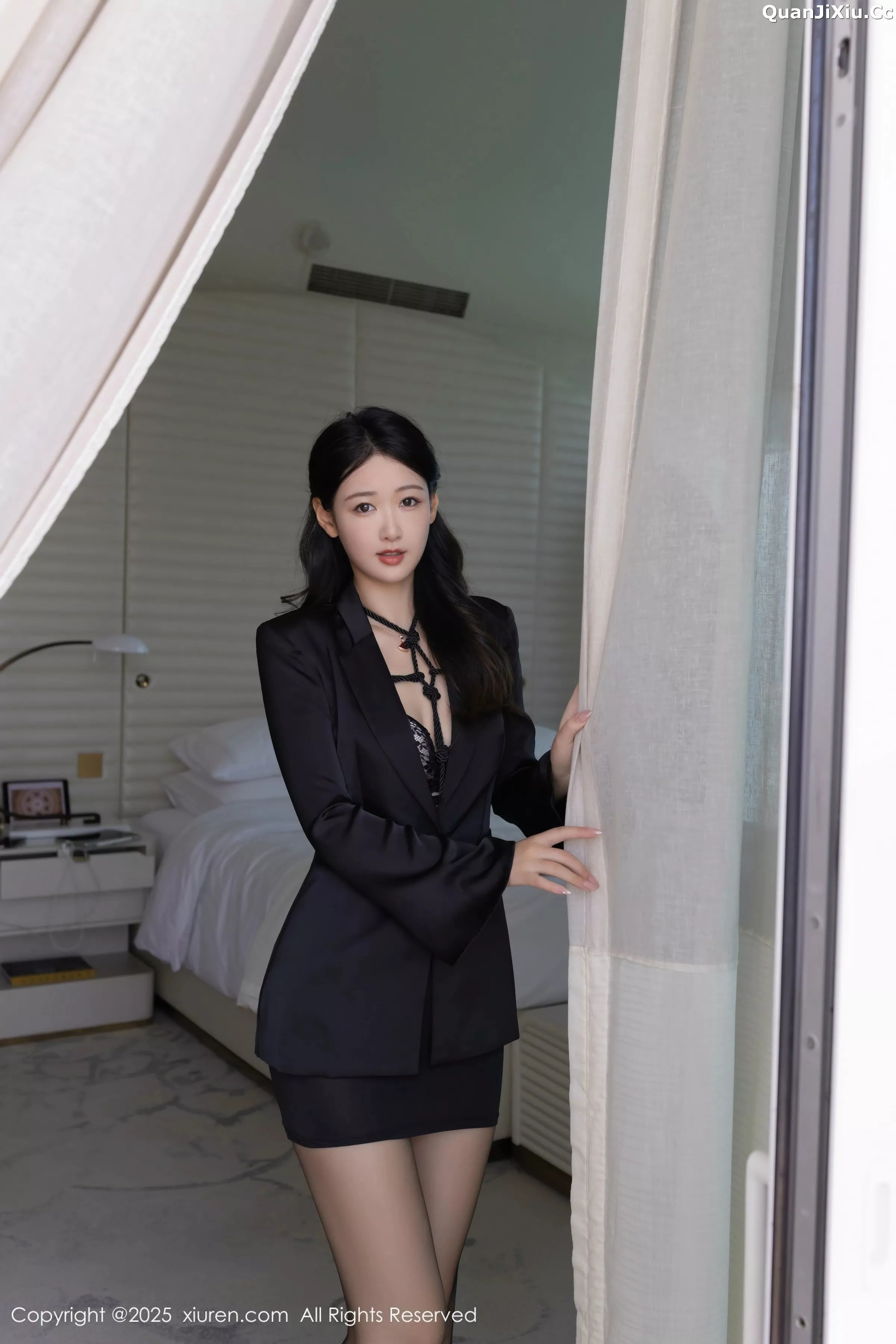 唐安琪性感黑色西服露黑色内衣配超薄黑丝秀美腿绝美写真80P