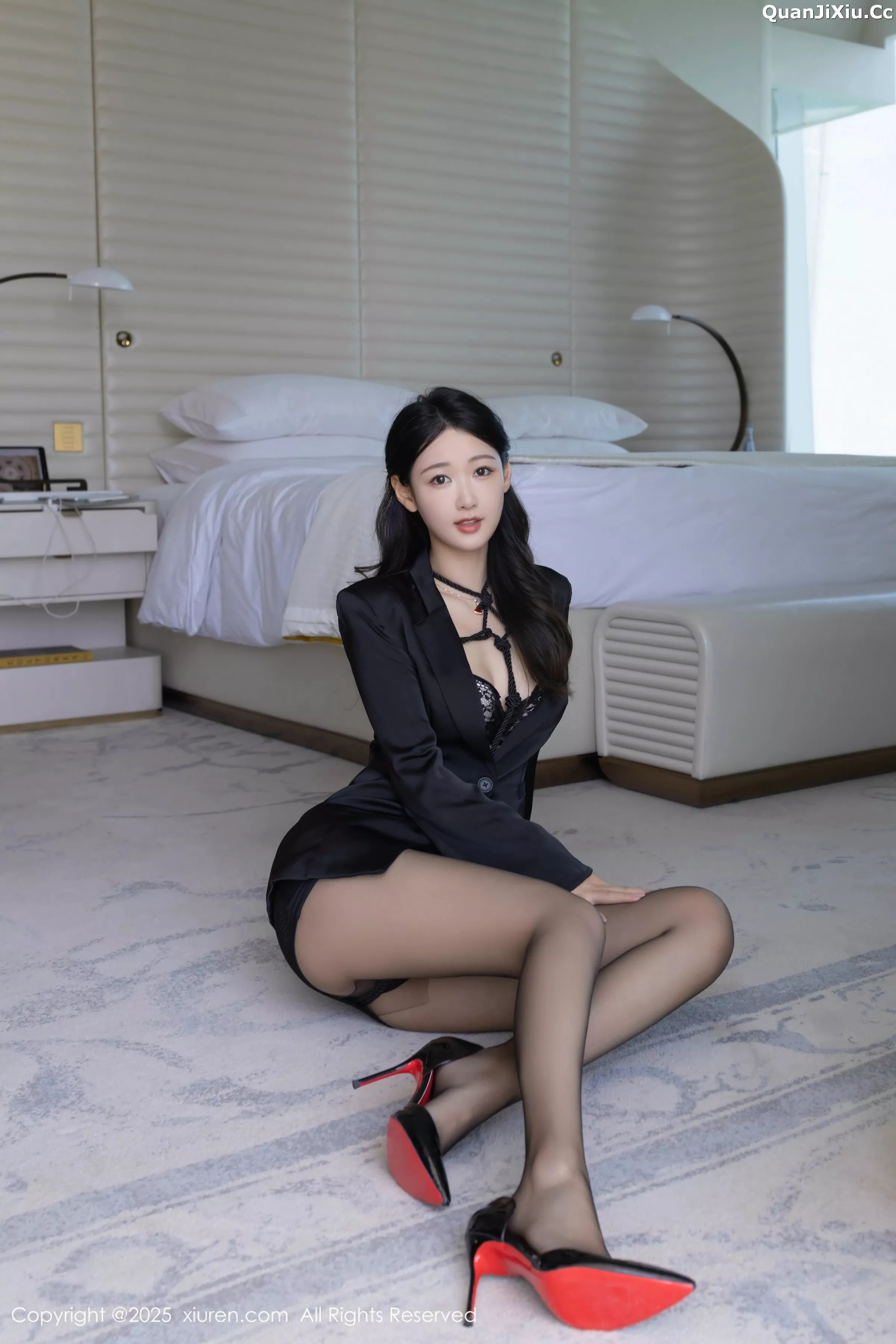唐安琪性感黑色西服露黑色内衣配超薄黑丝秀美腿绝美写真80P 8