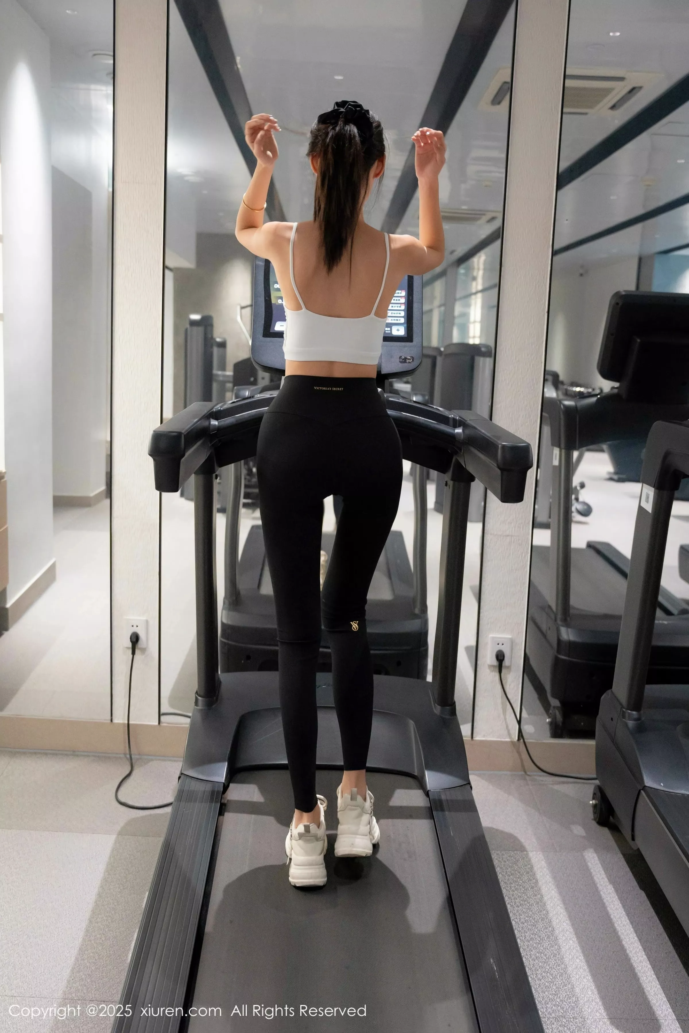 Lingyu69 Gym Scene Sexy Tight Yoga Wear Displaying Voluptuous Figure Gorgeous Photoshoot 58P 7