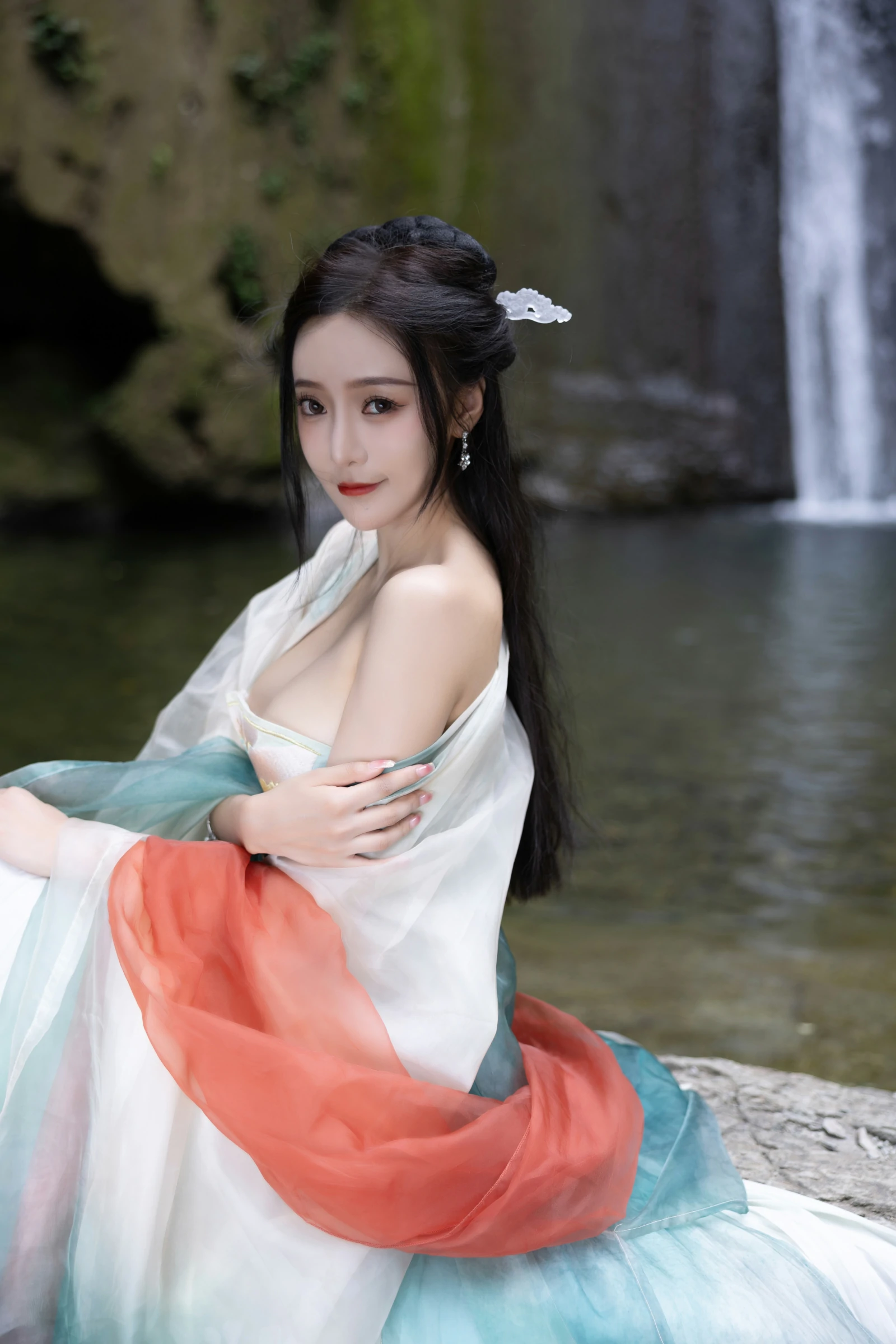 [Show Person Paid] Wang Xinyao Yanni Alluring Private Photoshoot Benefits Waterfall Green Ancient Costume 109P