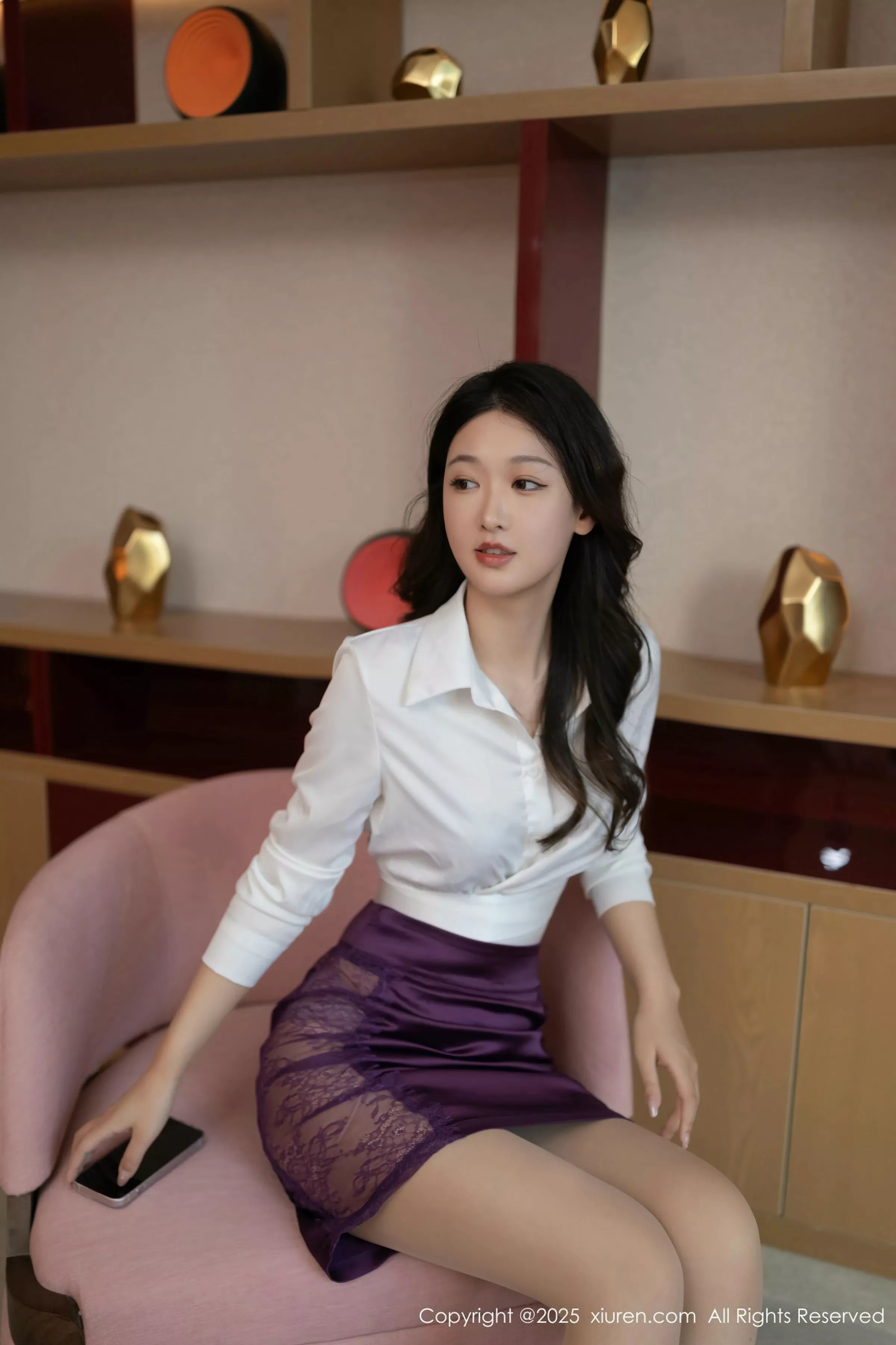 Tang Anqi's sexy white T-shirt and purple mini skirt revealing purple underwear, showcasing a graceful figure, gorgeous photoshoot 80P