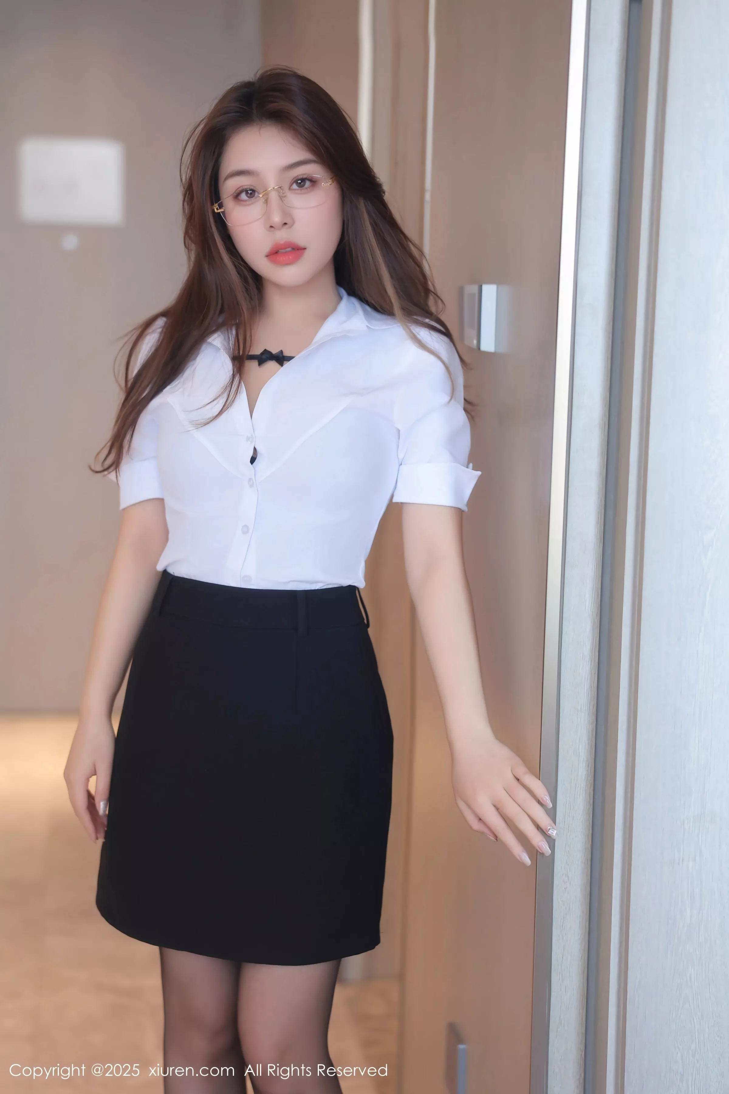 云璎珞性感OL服饰露黑色内衣配黑丝吊袜秀美腿绝美写真76P