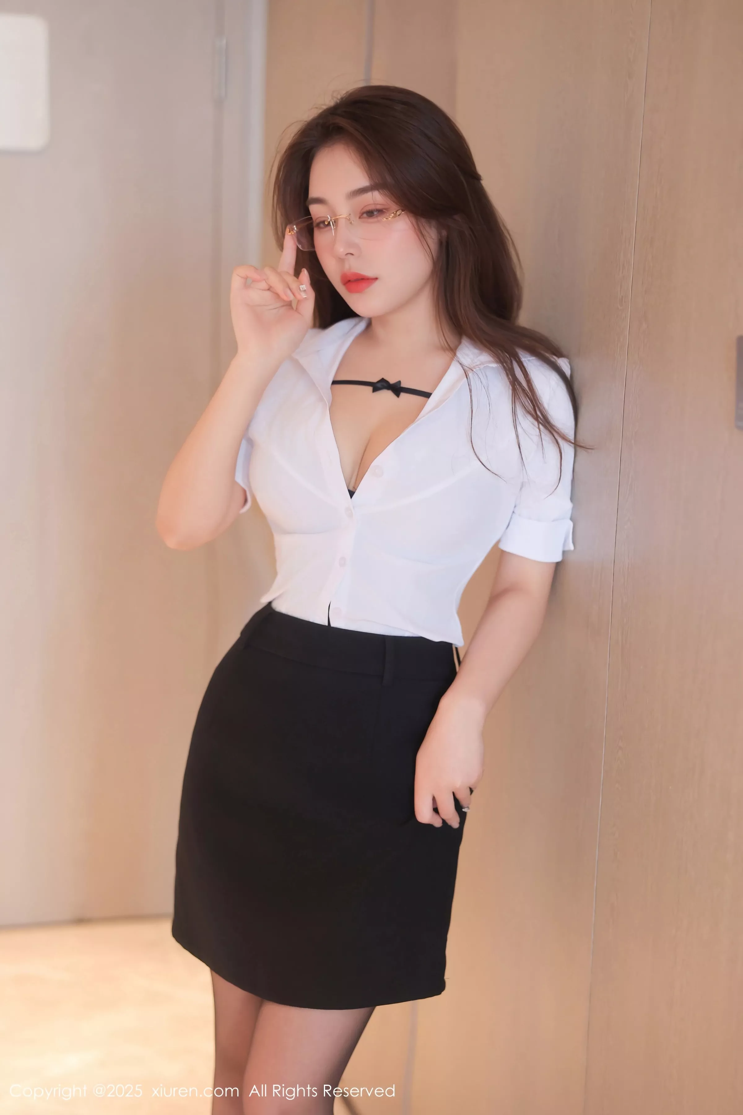 云璎珞性感OL服饰露黑色内衣配黑丝吊袜秀美腿绝美写真76P 7