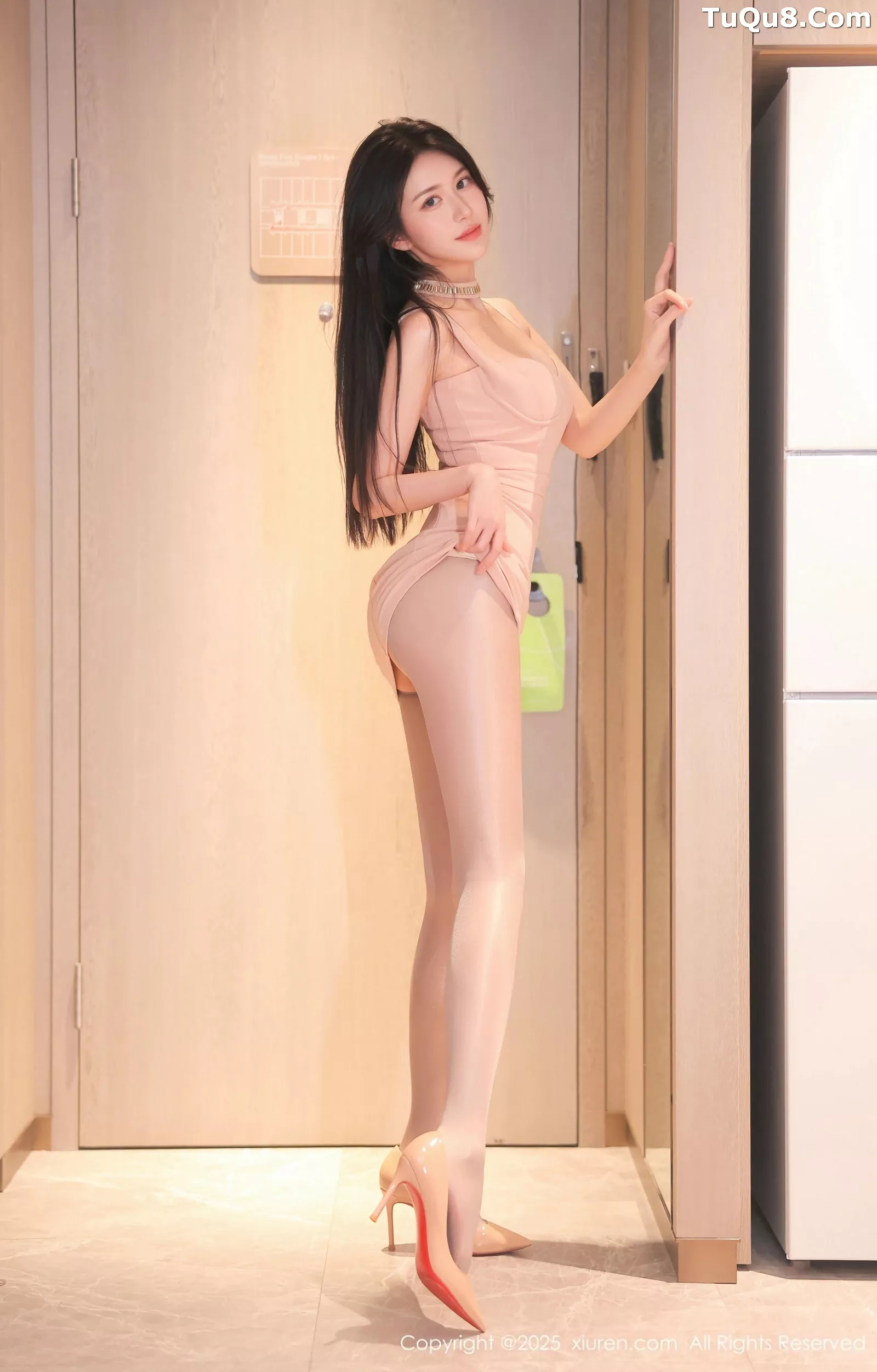 shelly诗莉吖性感粉色连衣裙配开档灰丝秀曼妙身姿绝美写真81P 4