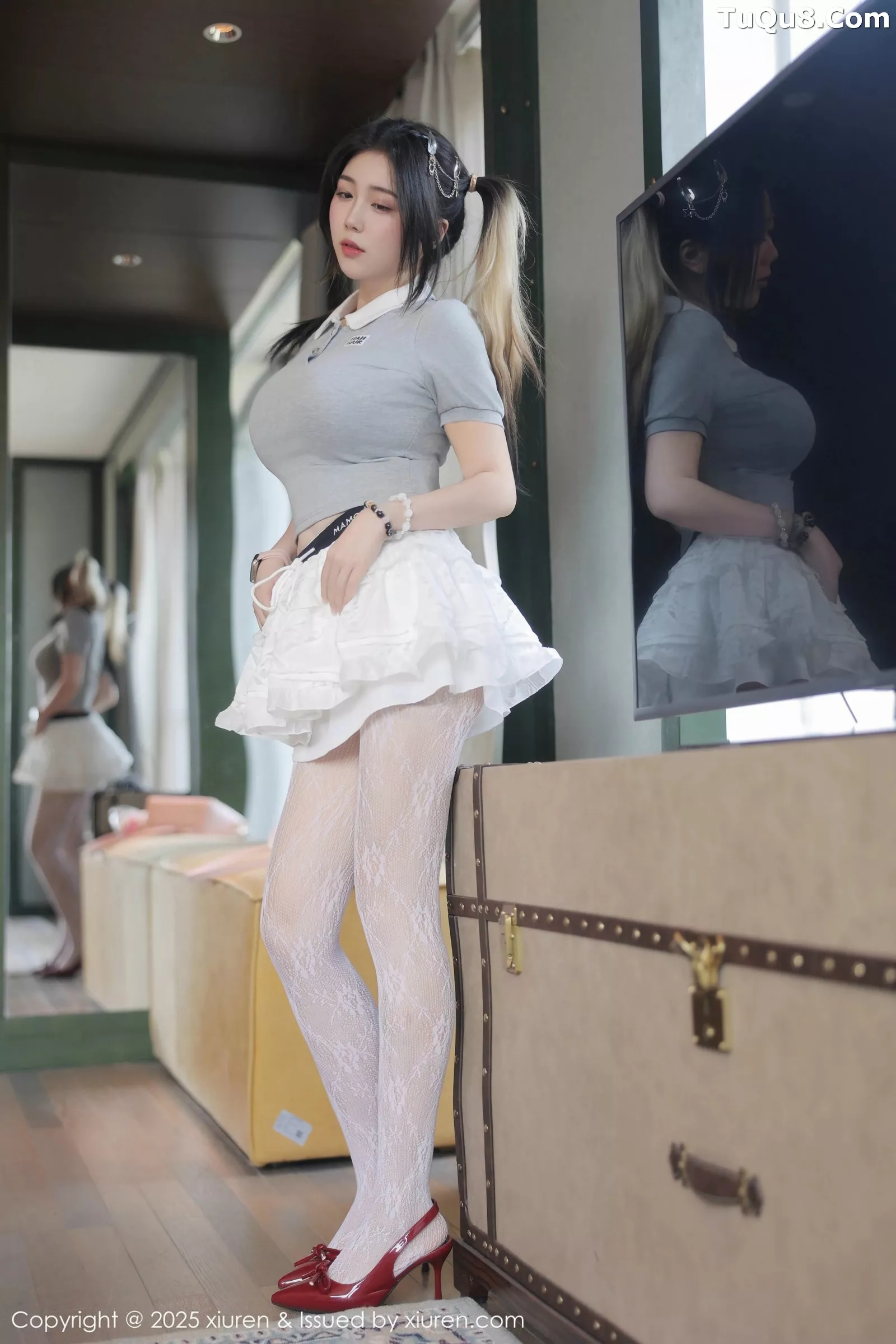 诺诺Hsu性感灰色服饰配白色蕾丝袜秀丰腴身材撩人绝美写真60P 3