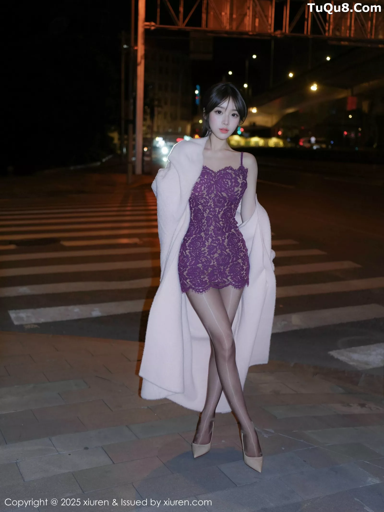 汁汁性感紫色吊带短裙配闪亮黑丝秀曼妙身姿迷人绝美写真53P 8