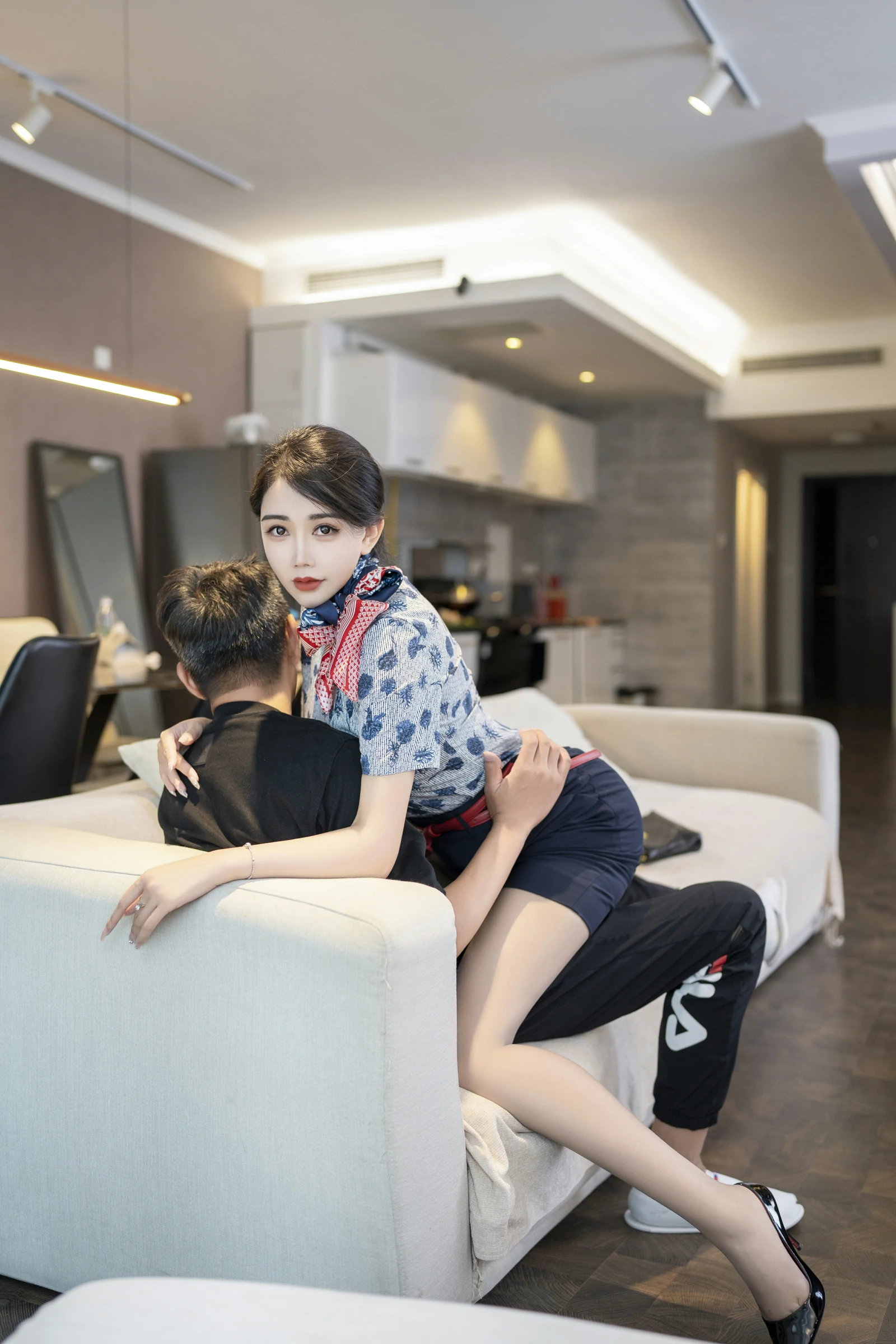 秀人付费 李若汐 诱人私拍福利 空姐制服88P 6
