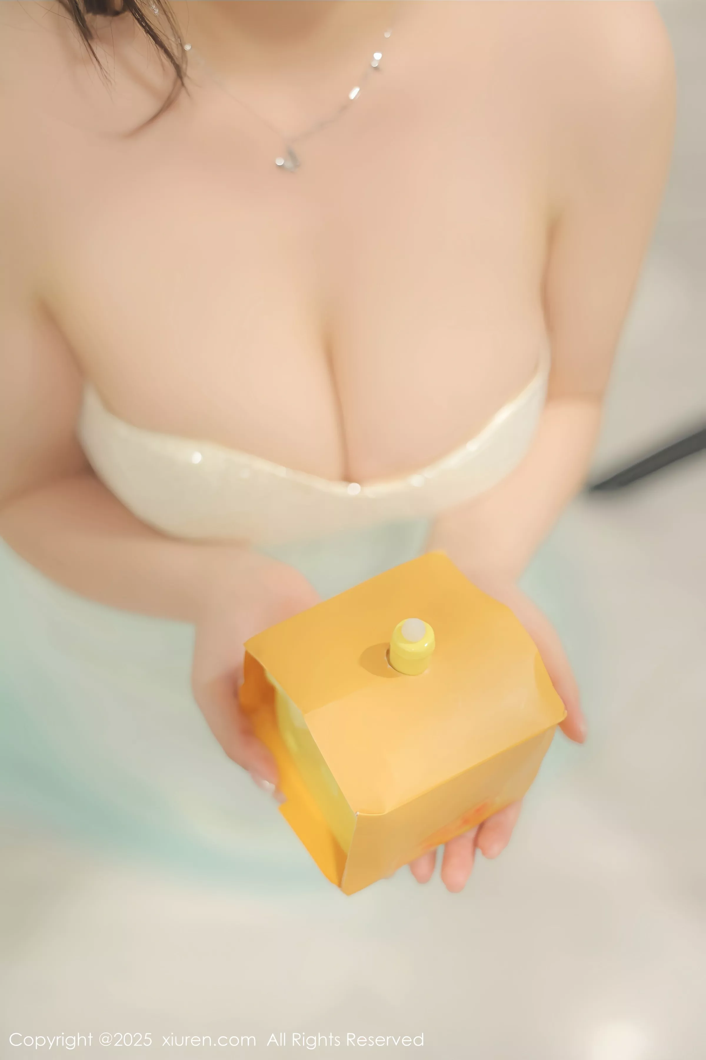 蛋蛋宝性感紫色蕾丝内衣配超薄丝袜秀丰满身材撩人绝美写真78P 3