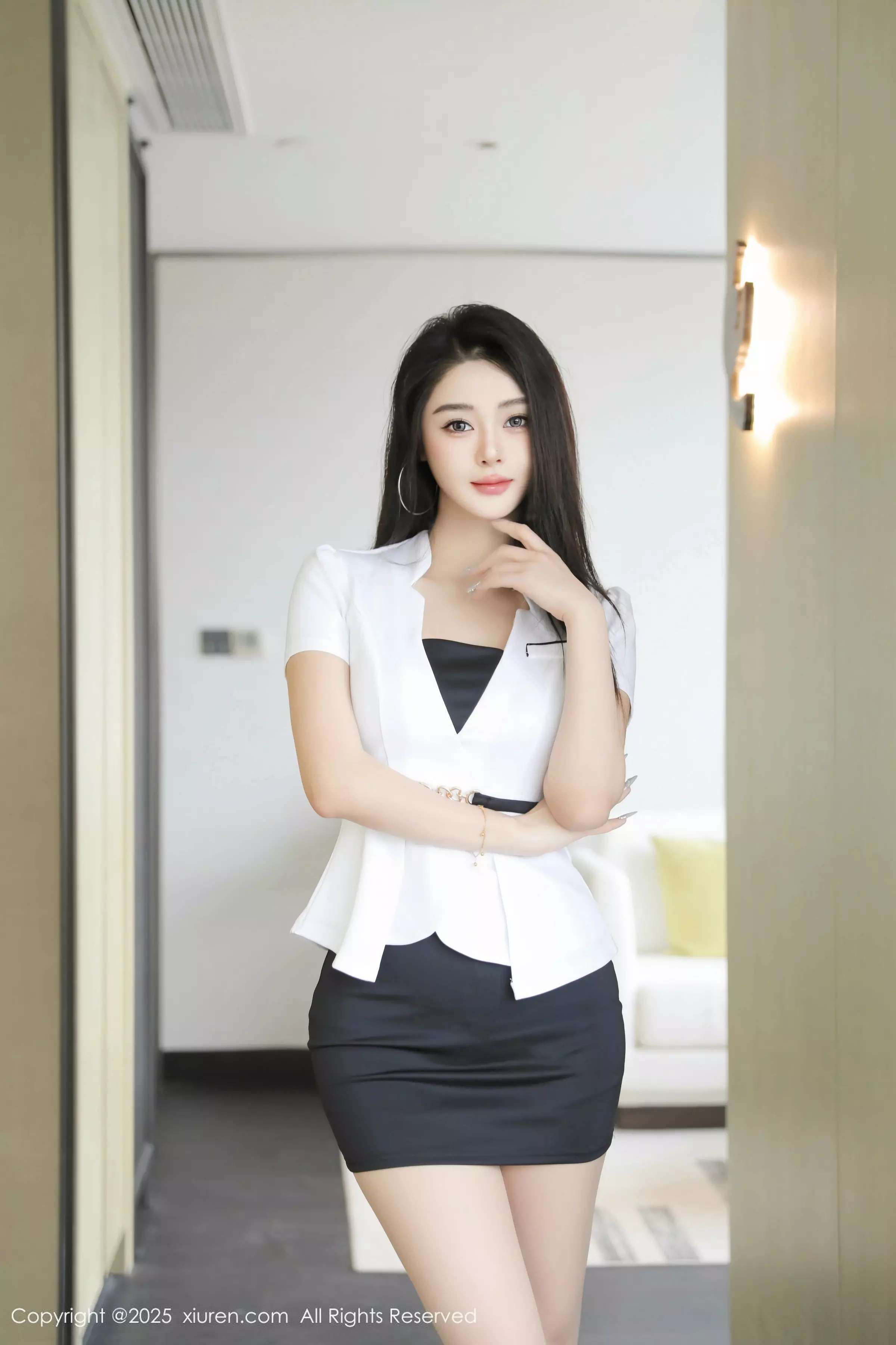 Candy糖糖性感白色OL服饰配超薄肉丝秀完美身材绝美写真81P 2