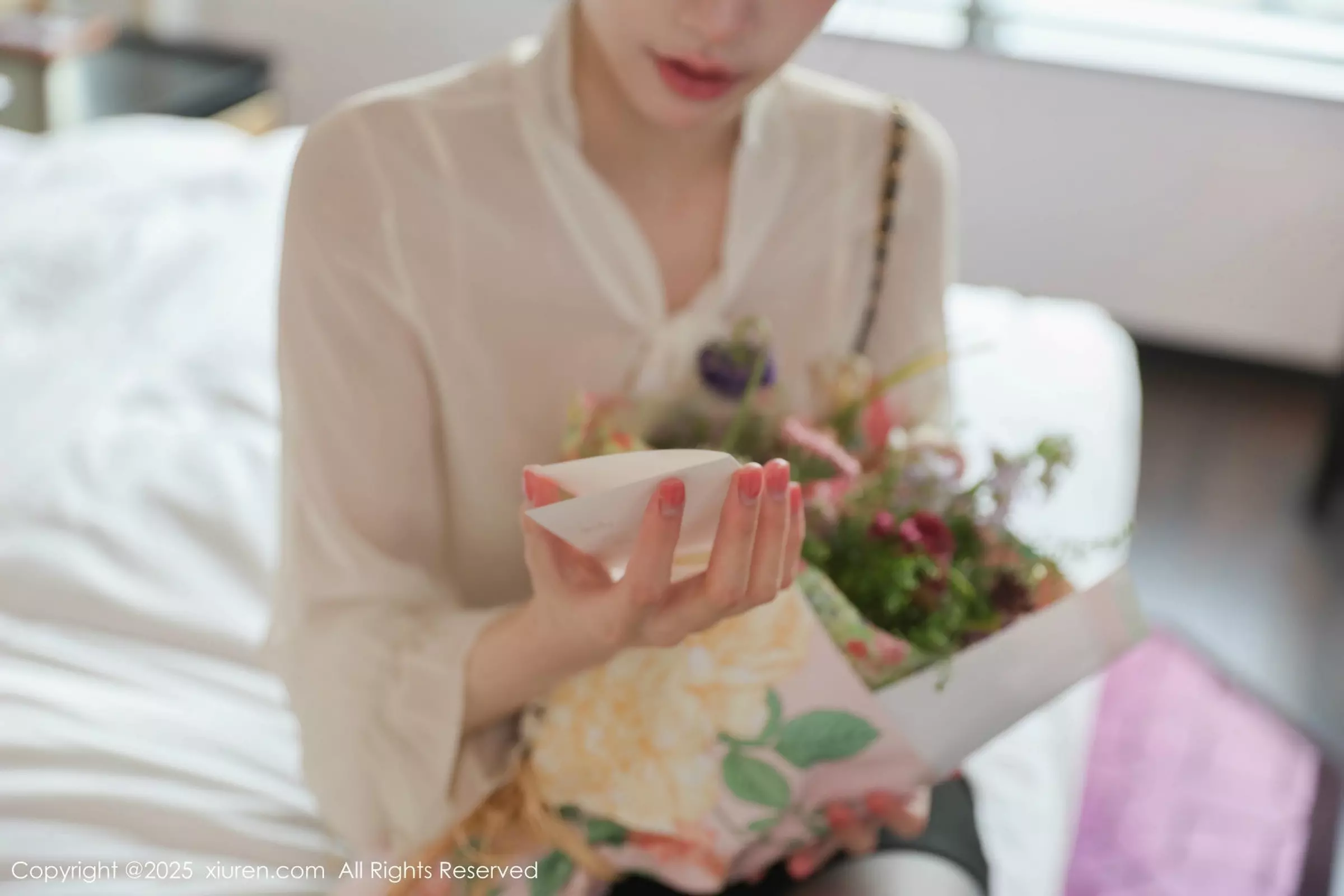 布丁wow性感白色上衣配黑短裙露超薄黑丝秀美腿绝美写真80P 9