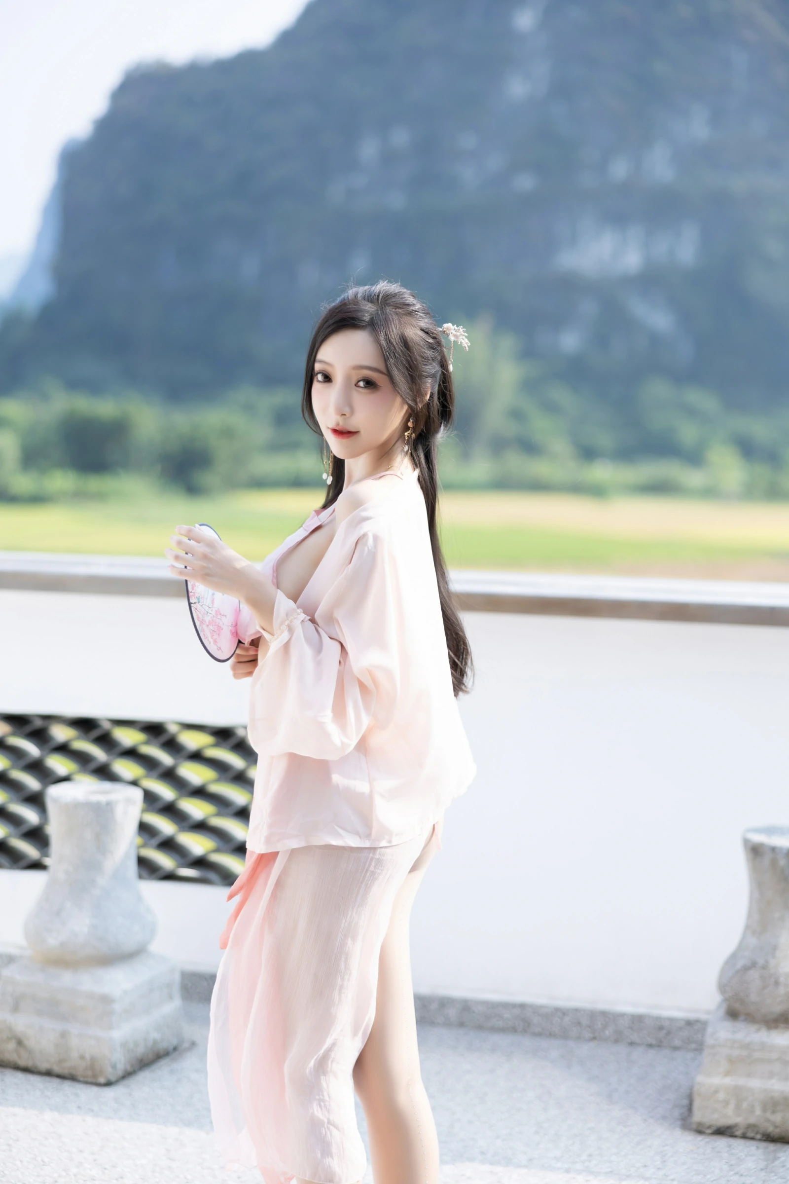 秀人付费 王馨瑶Yanni 诱人私拍福利 粉色古装情趣97P 9