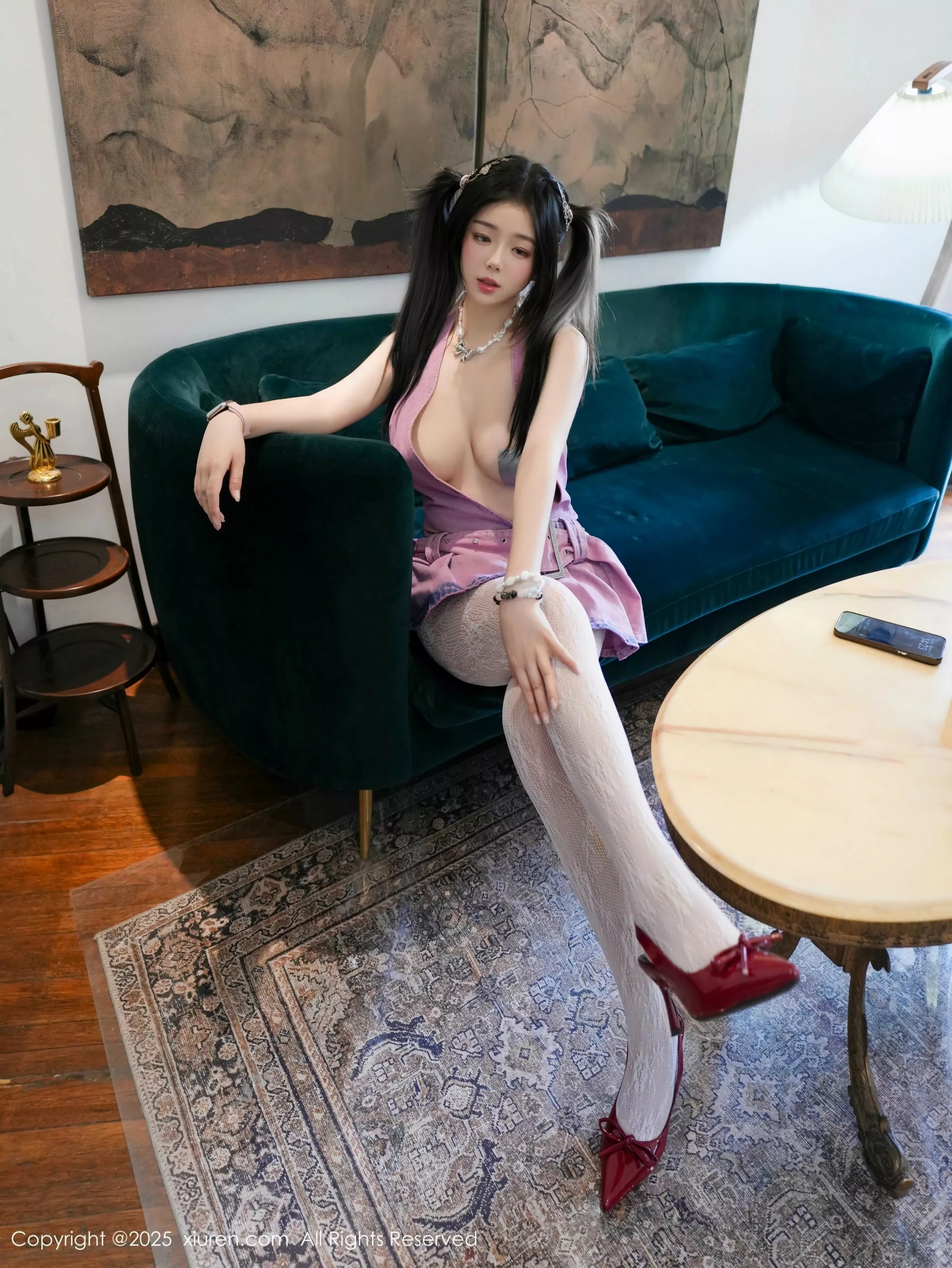 诺诺Hsu性感紫色情趣服饰配白色丝袜秀丰腴身材绝美写真60P 9