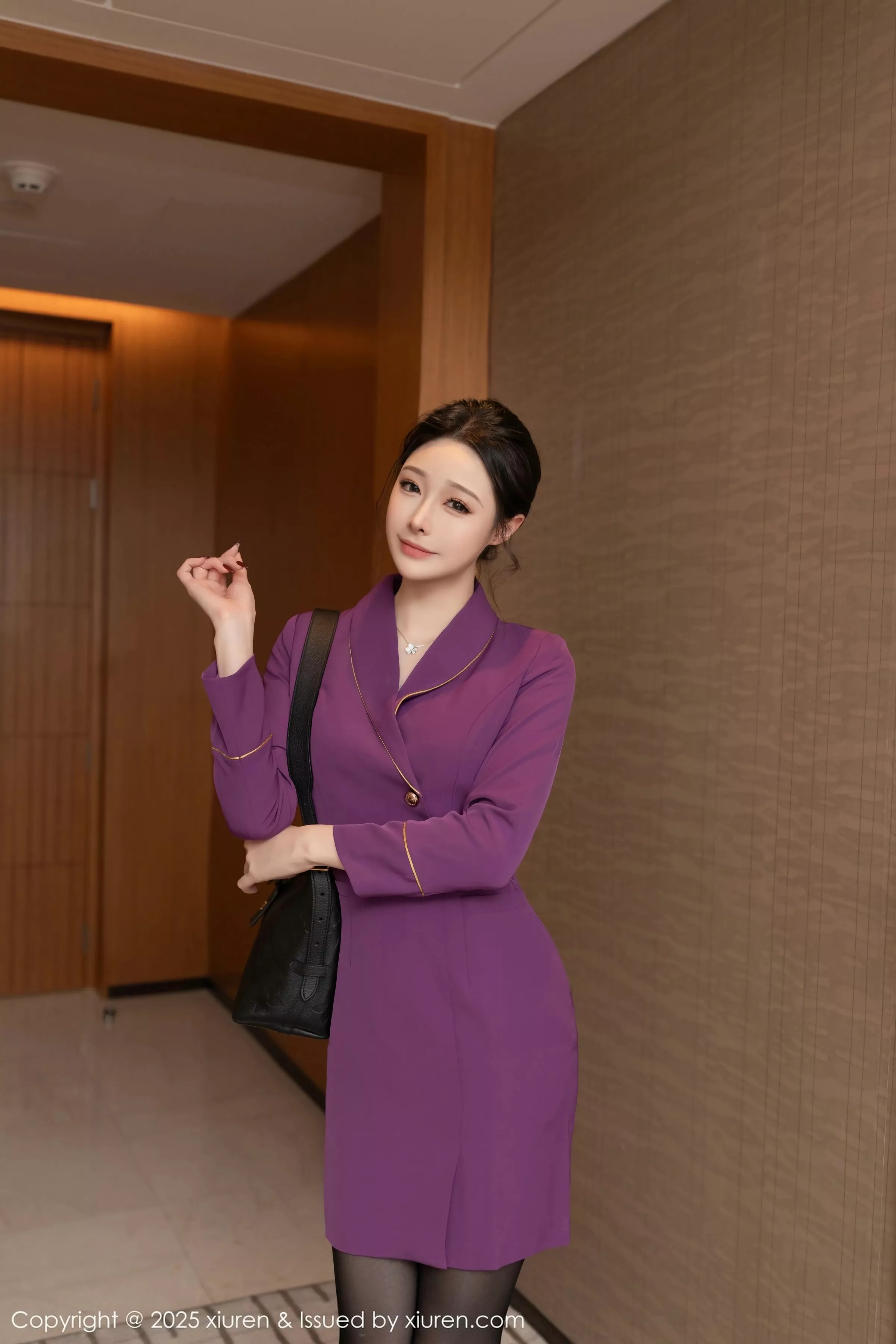 小逗逗性感紫色制服露黑色情趣内衣配超薄黑丝秀美腿绝美写真80P 6