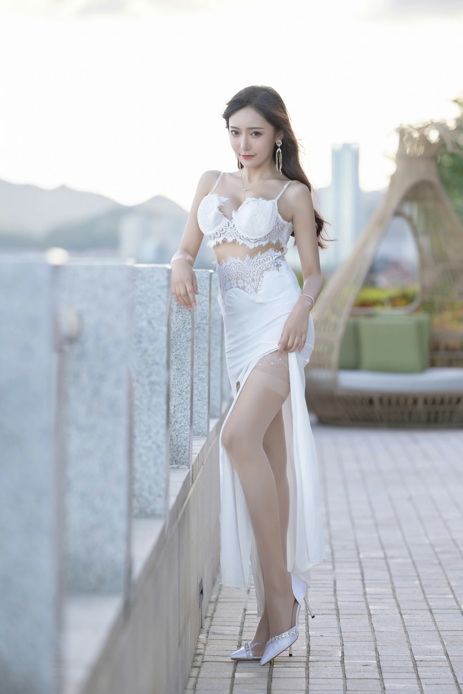 秀人付费 王馨瑶Yanni 诱人私拍福利 白色裙子灰色旗袍84P 3